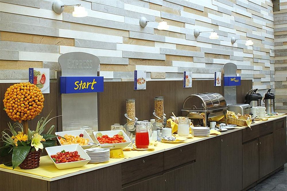 Holiday Inn Express Bogota - Parque La 93 By Ihg Restoran fotoğraf